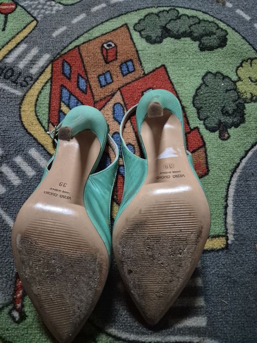 Sanda plina in față, verde, piele lăcuită