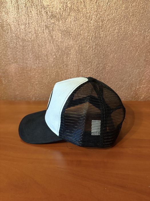 Шапка с козирка!