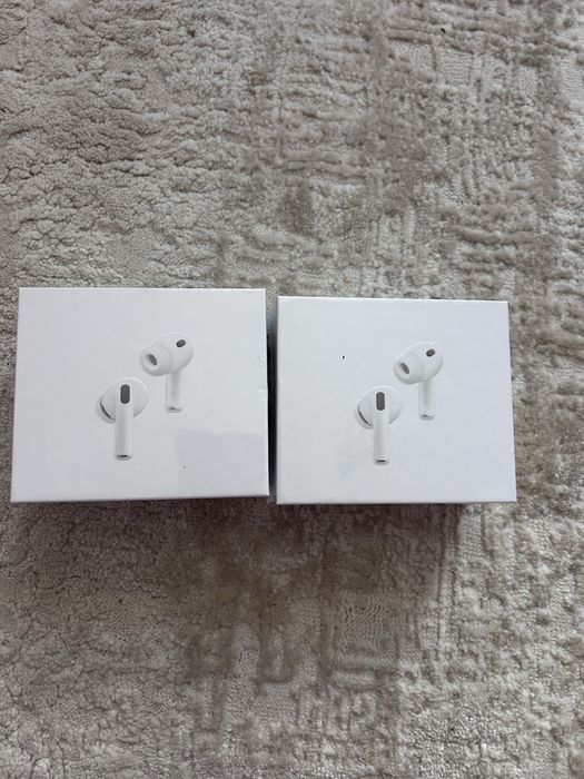 Airpods pro 3.