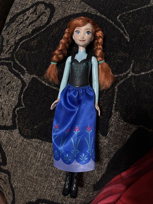 Кукла Анна и мягкие игрушки