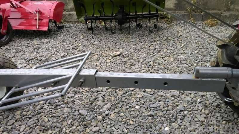 Scaun tapitat - carut reglabil cu roti pentru motocultor motosapa NOU