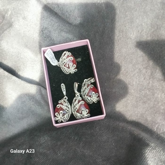 Продам новый серебряный комплект