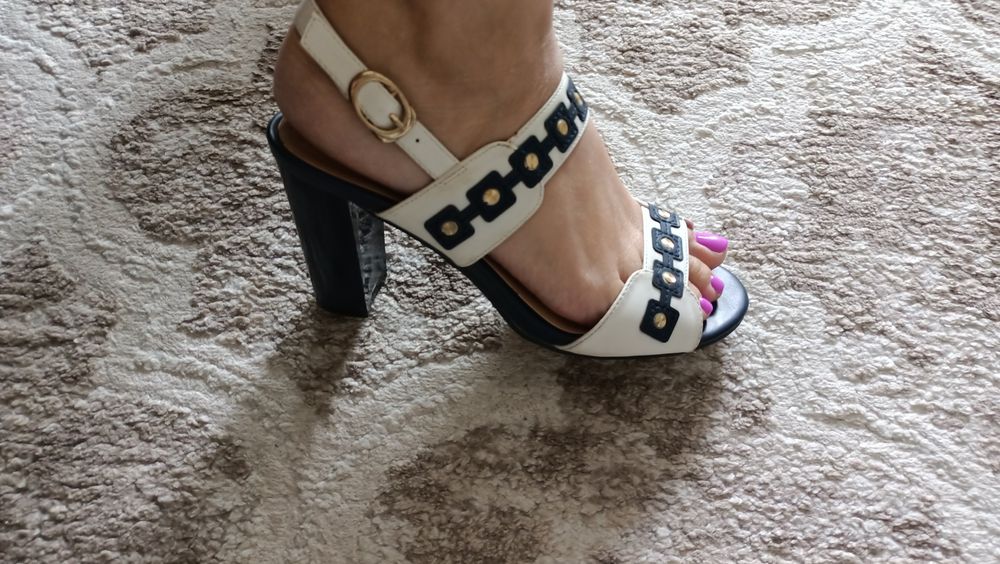 Продаю босоножки женские