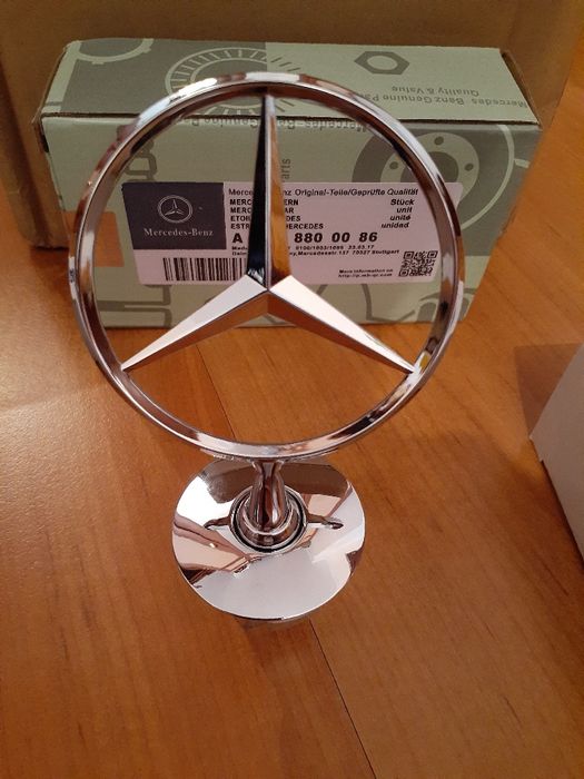 Значок эмблема на капот  мерседес