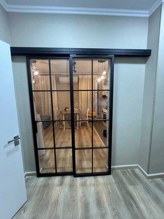 Стеклянные раздвижные Loft двери и перегородки / Душевые кабины