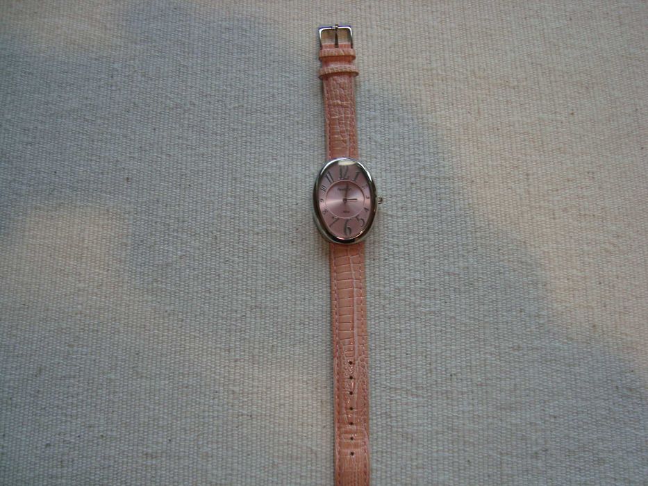 фин дамски часовник АРМИТРОН   Японски