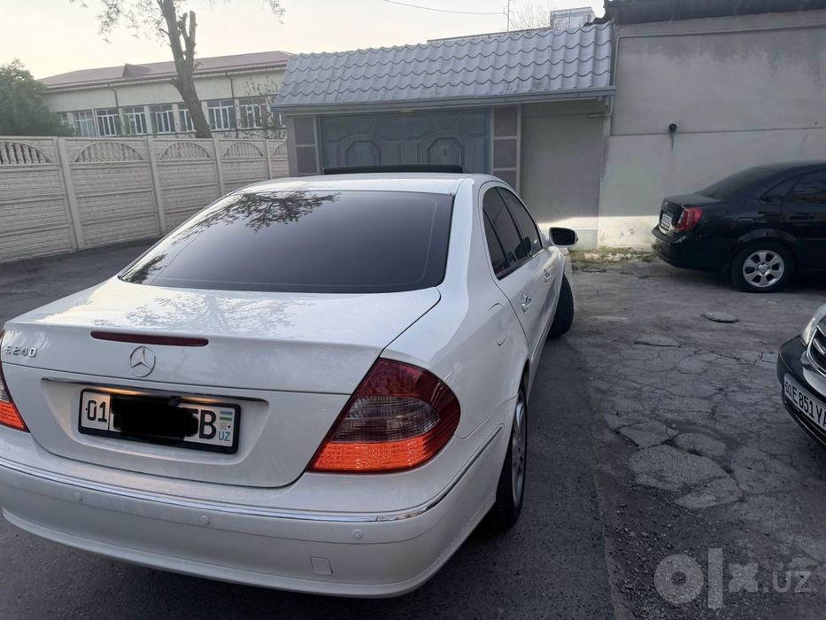 Mercedes-Benz E240