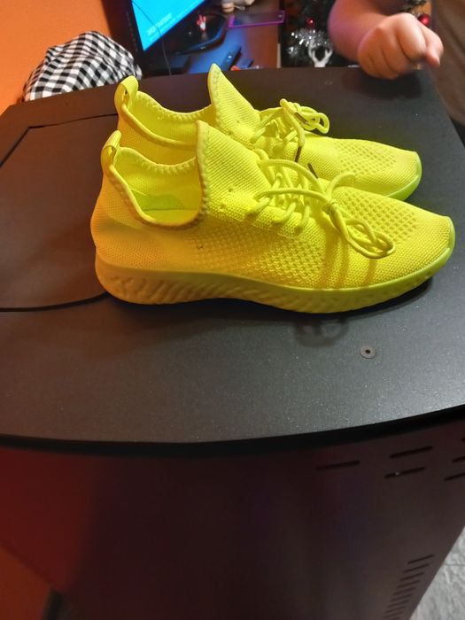 Маратонки чисто нови