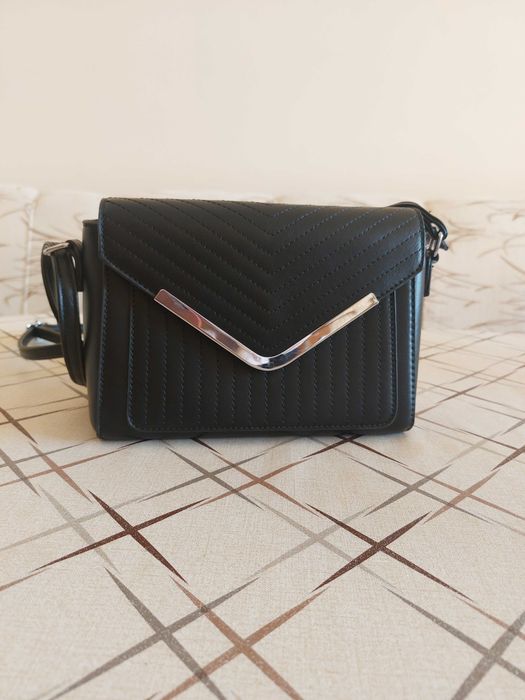 Дамска чанта през рамо