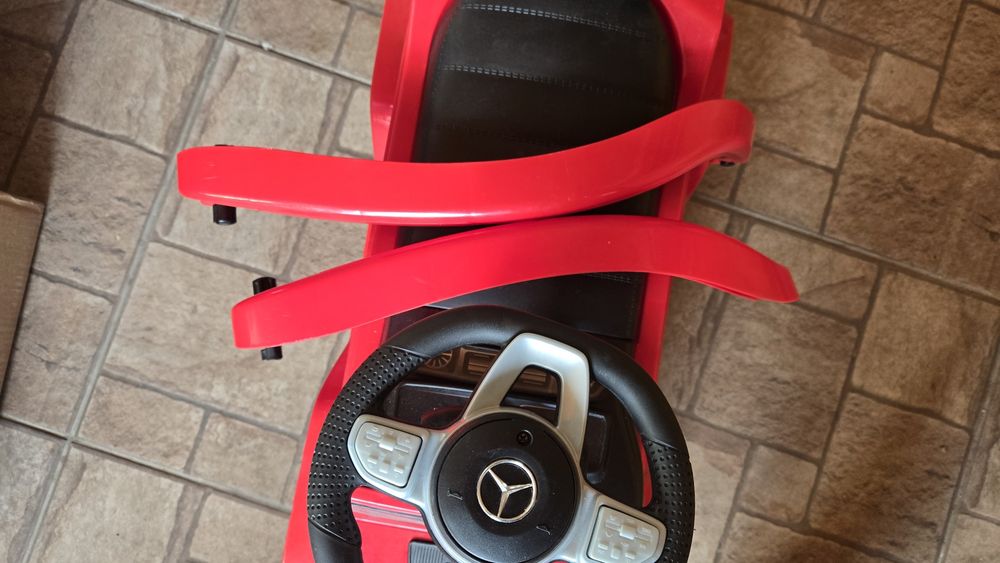 Кола за бутане с родителски контрол Mercedes