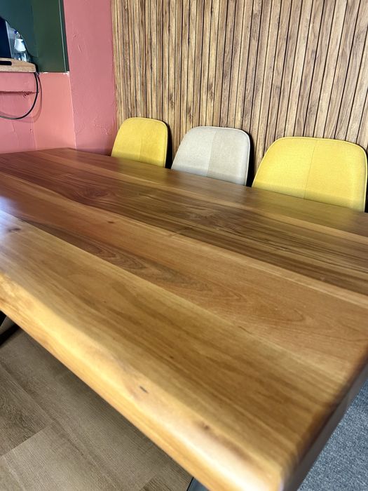 Трапезна маса от масивен дъб