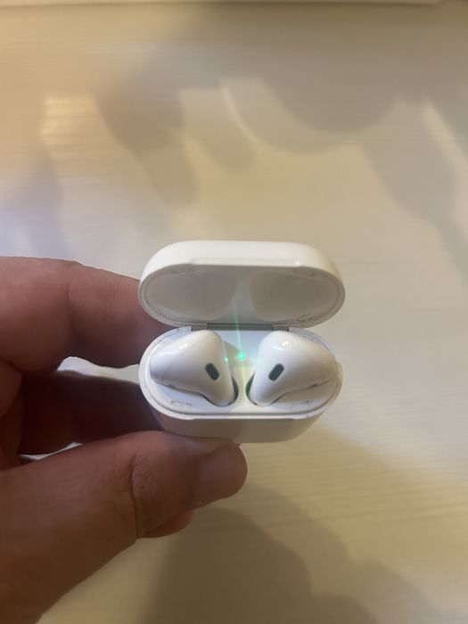Продам Аэрподс ( AirPods ) оригенал.