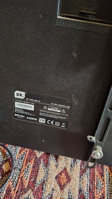 Se vinde televizor 105 cm diagonală