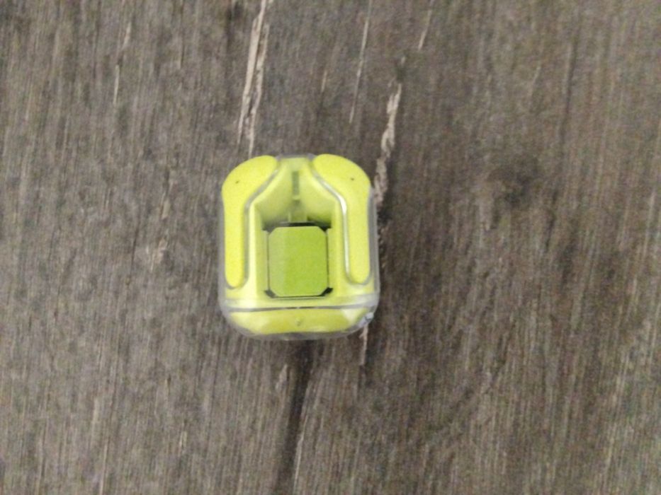 Продам наушники TWS