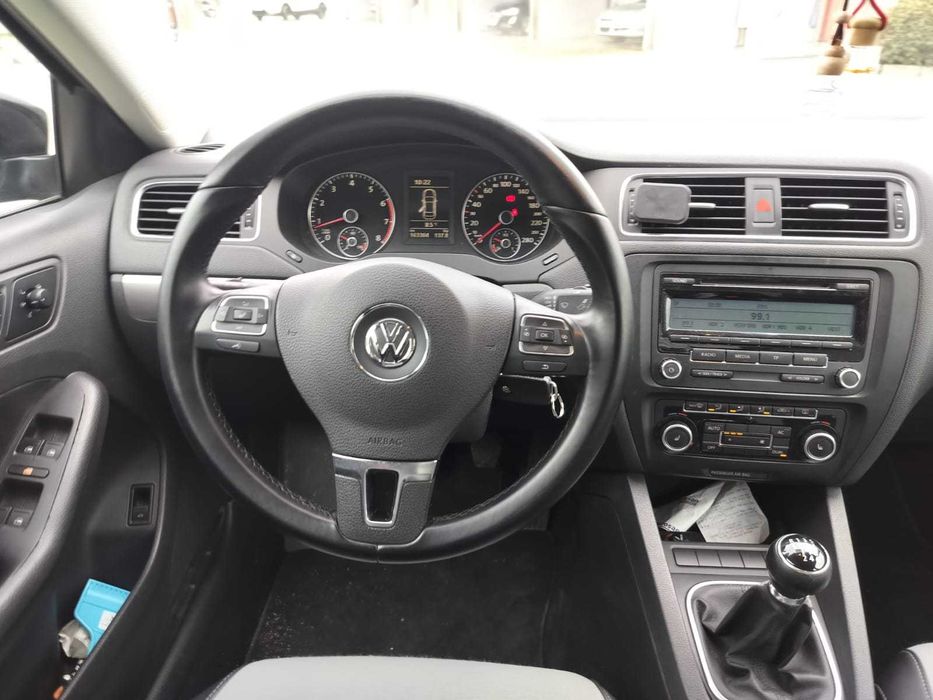 VOLKSWAGEN Jetta 2012 — imagine 4