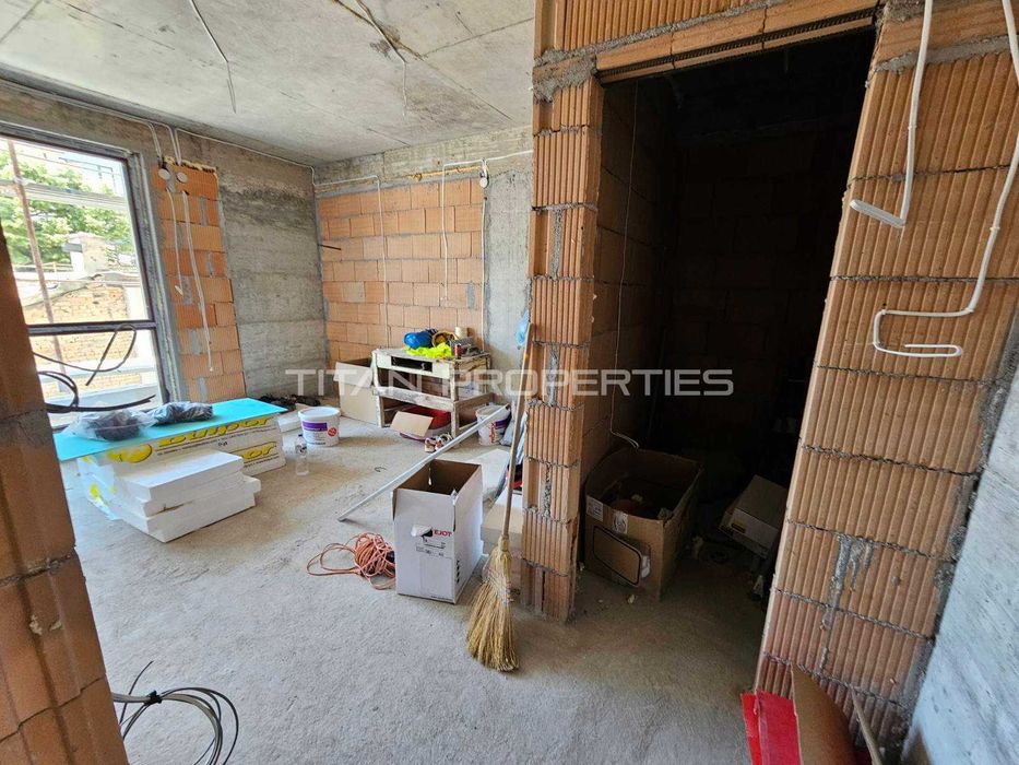 Продава се Тристаен апартамент в Варна, Автогара - 121 кв.м за 1215 €/кв.м - Снимка #2