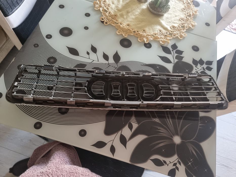 Grilă capotă audi a6