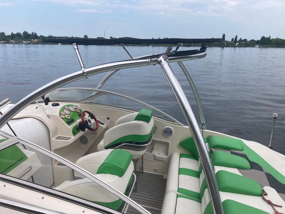 Barca Rinker Captiva 262SS 425 cai