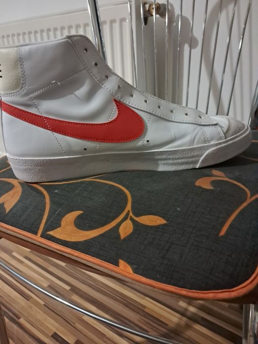 Vând nike blazer