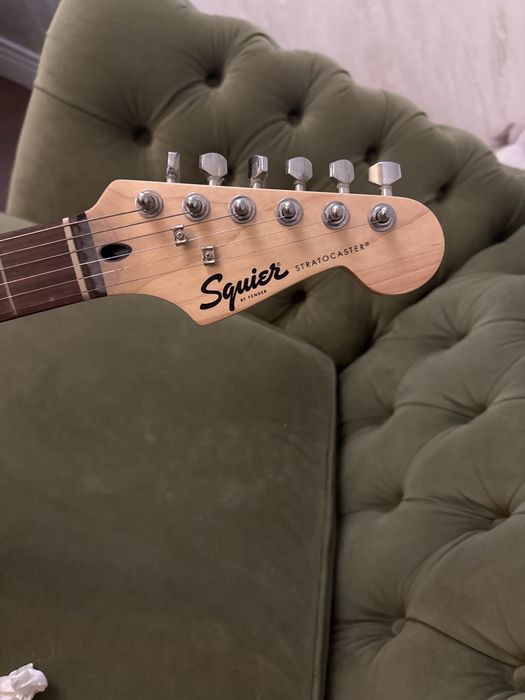 Chitara Fender Squier Bullet Stratocaster si Statie Line6 Spider V 30 MkII