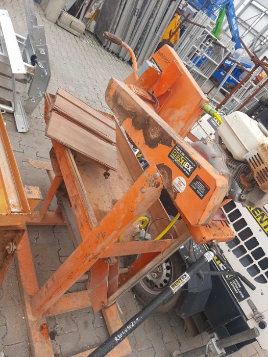 Отрезни маси под НАЕМ с Разчен диаметър от 230 до 650 от Рентекс