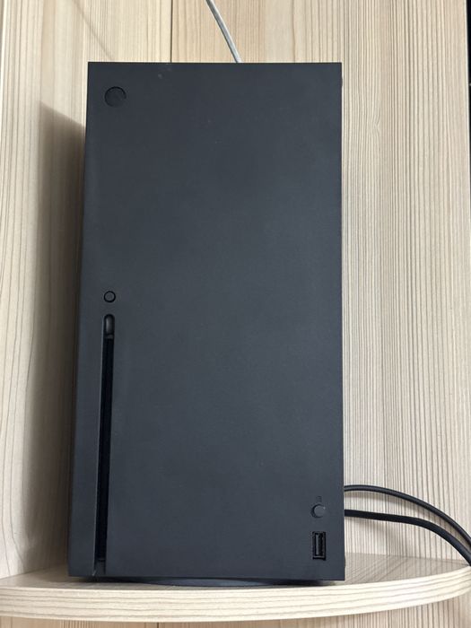 Продам X box X 1Tb