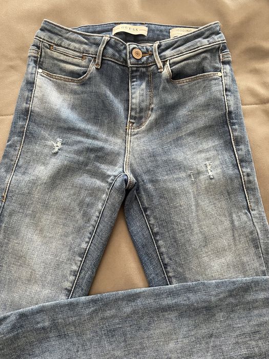 Оригинални дънки на Guess