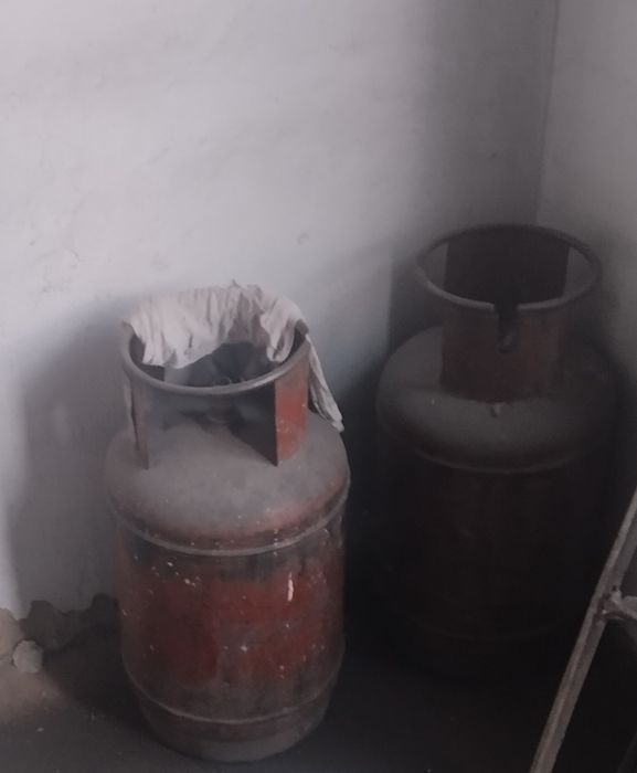Продам 2 газ балона