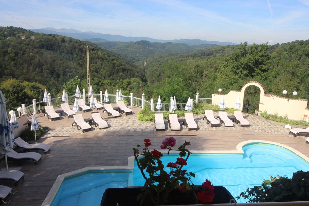 Хотел с басейн в с. Балани, общ. Габрово