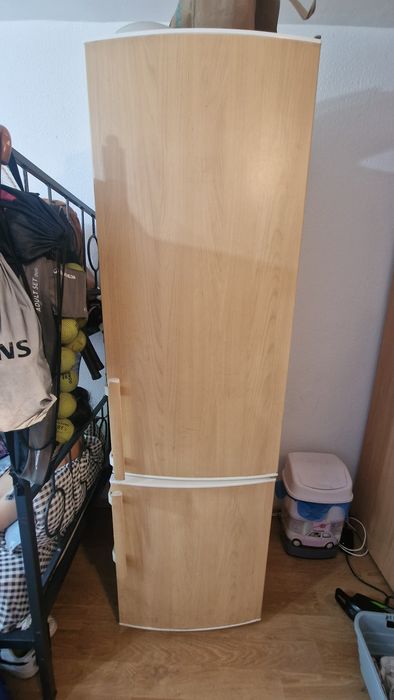 Vand Frigider Electrolux inalt si spatios 2 metri