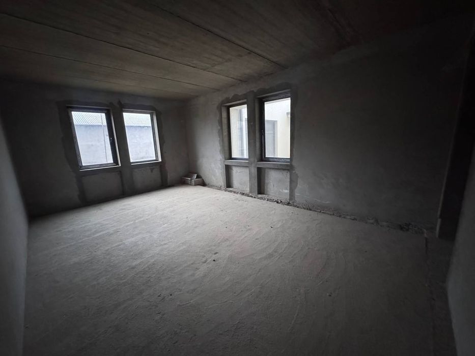 Савхозда Ховли Уй Сотилади