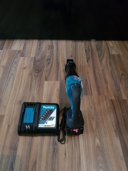 Fierăstrău sabie Makita Brushless