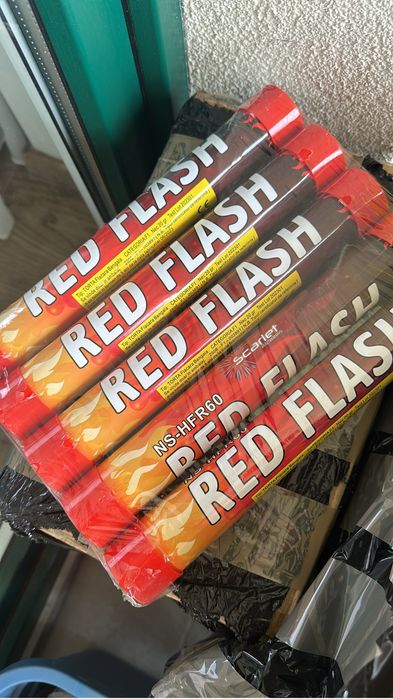 Fumigene colorate gender reveal torte stadion stroboscoape