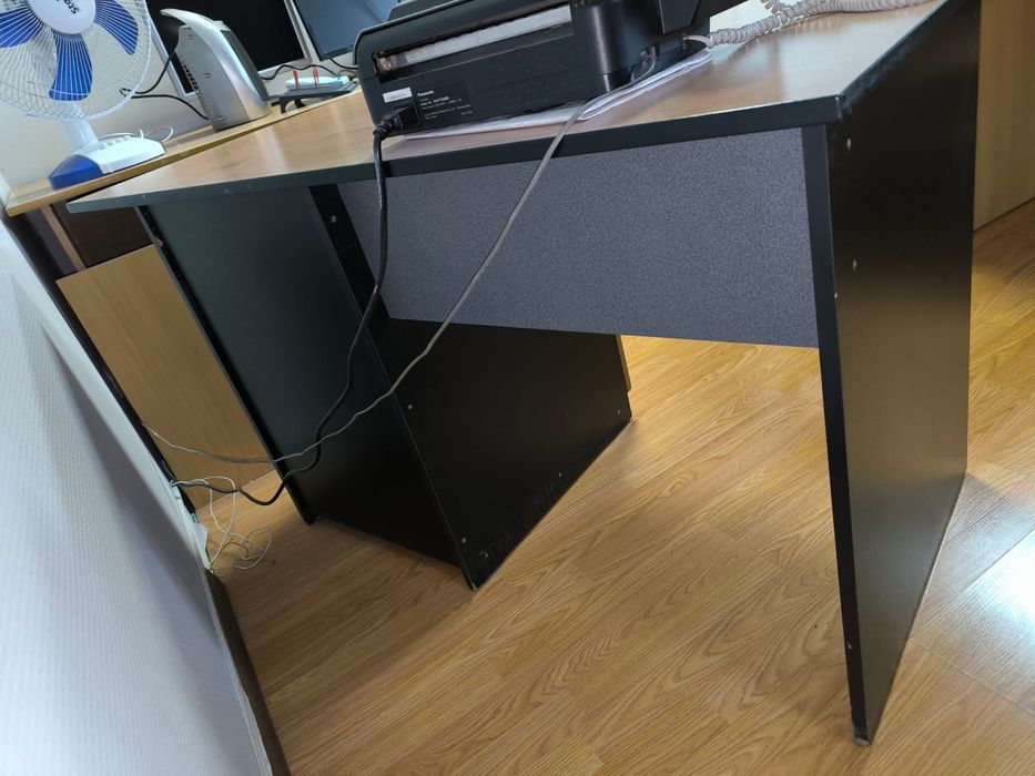 Продам офисный стол