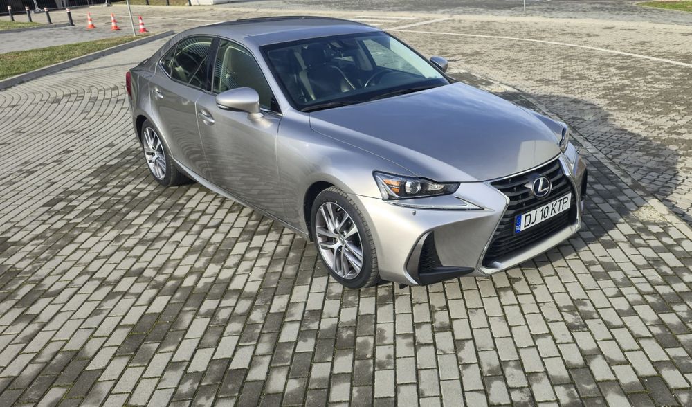 Lexus is 300 hibrid