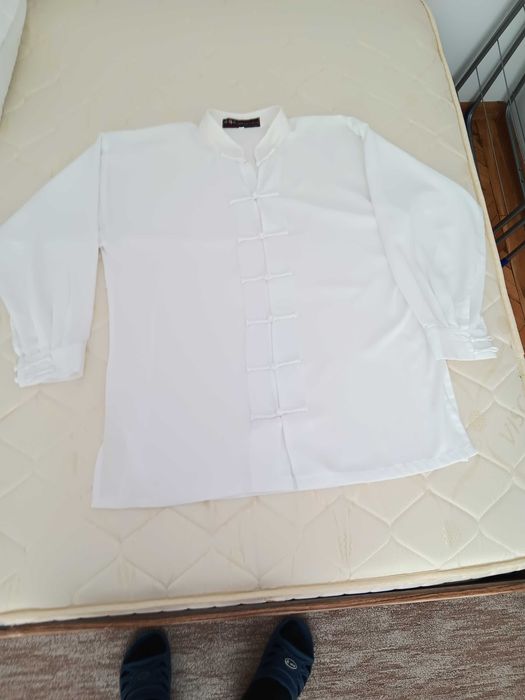 Vând costum taichi / qigong . Preț 50 lei .