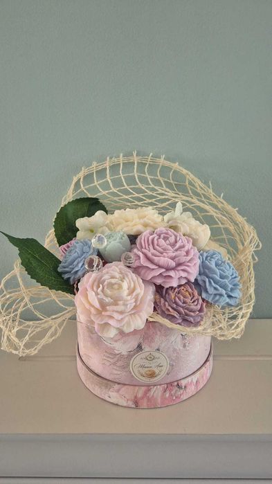 Vand aranjamente florale din ceara de soia