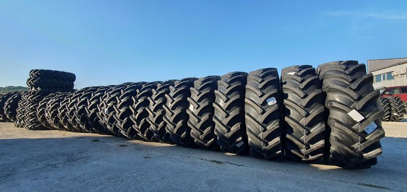 16.9-28 cauciucuri noi de la OZKA pentru tractoare grele agricole XYT1