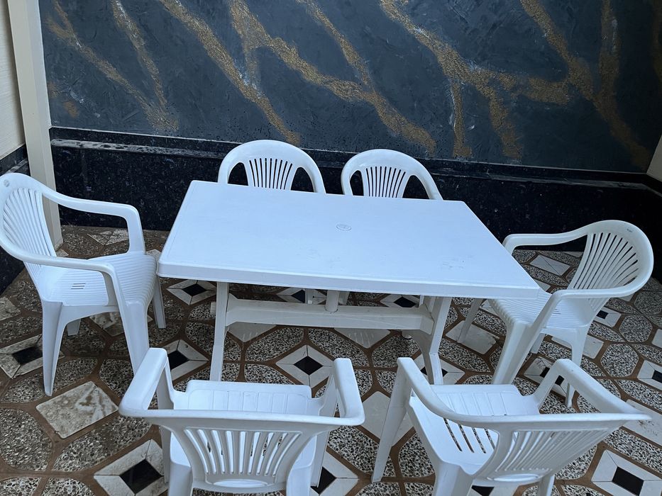 Пластмасса олти кишига мулжалланган комплект стол стул сотилади
