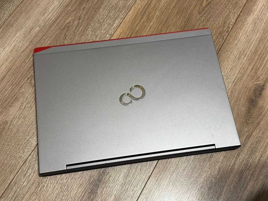 Fujitsu Lifebook U745 I5-5200U/8RAM/120SSD