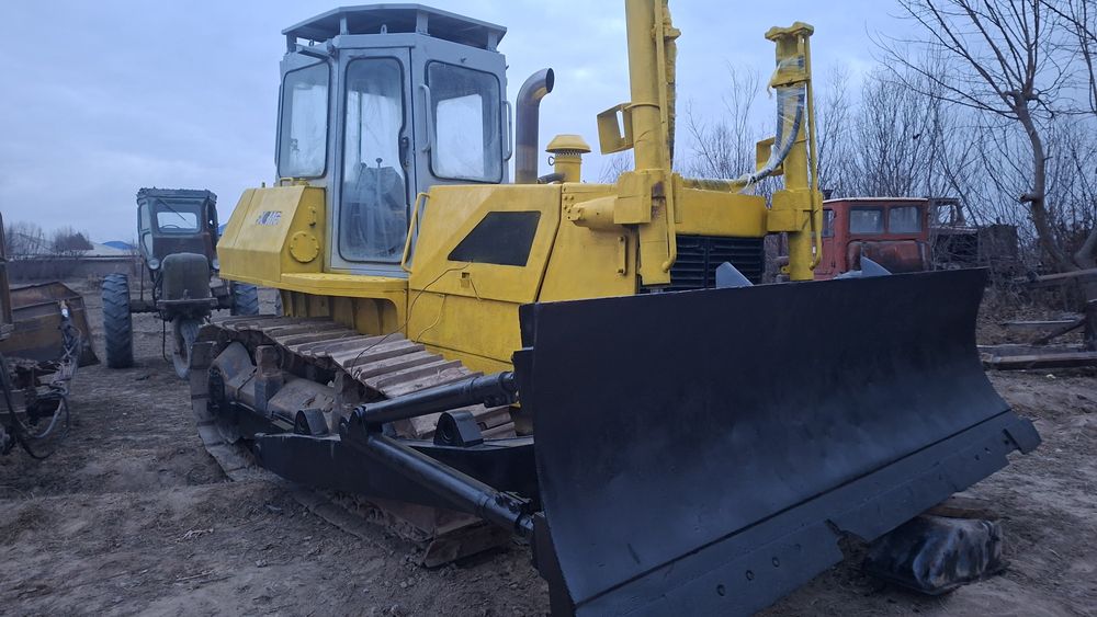 Бульдозер DT140 йил2010