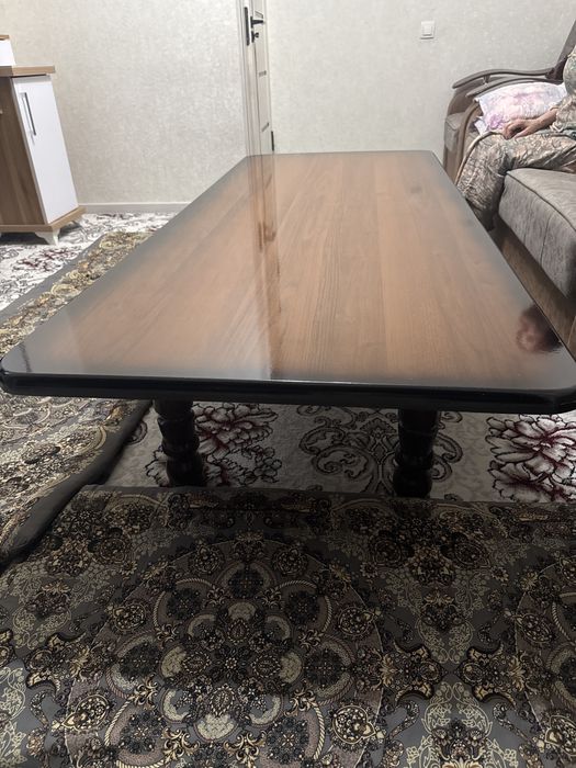 MDF 12 kishili stol sotiladi stullarsiz