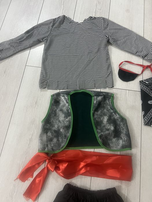 Продам костюм пирата