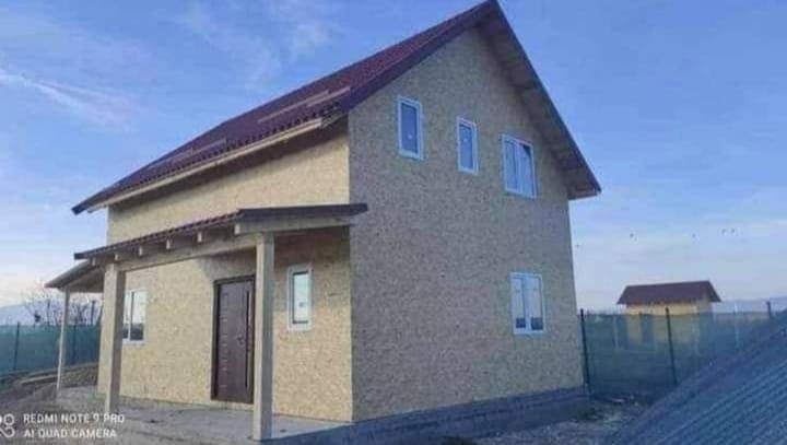 Vindem case din lemn