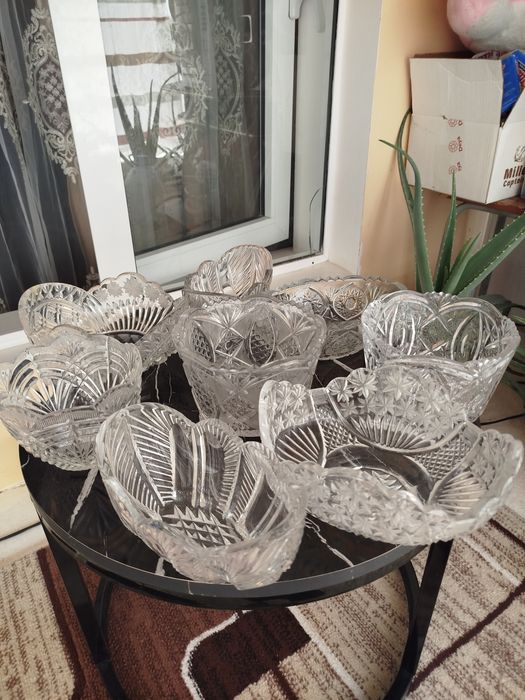 Продаётся вазы хрустальные