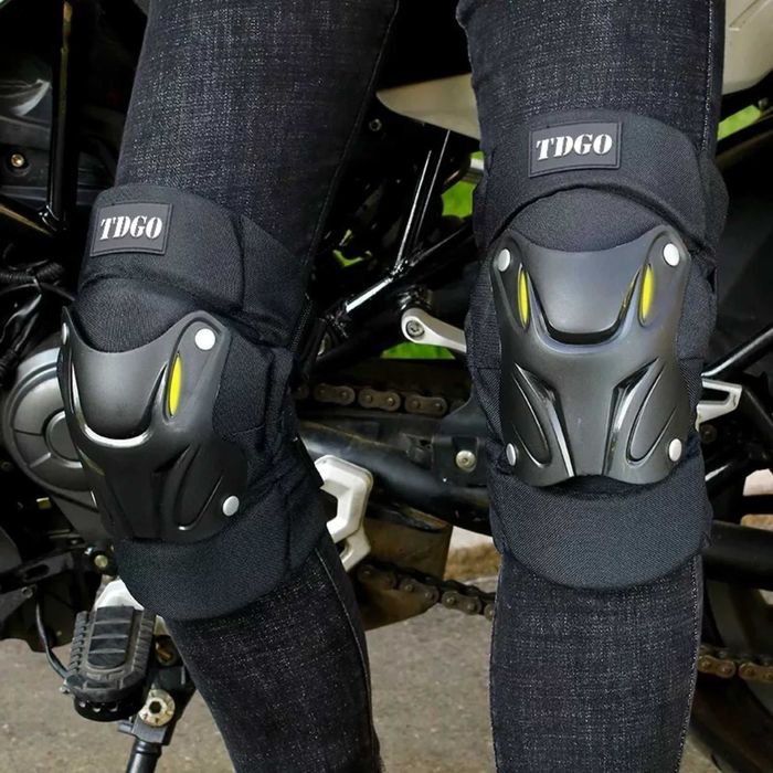 Наколенки или налакътници за мотор