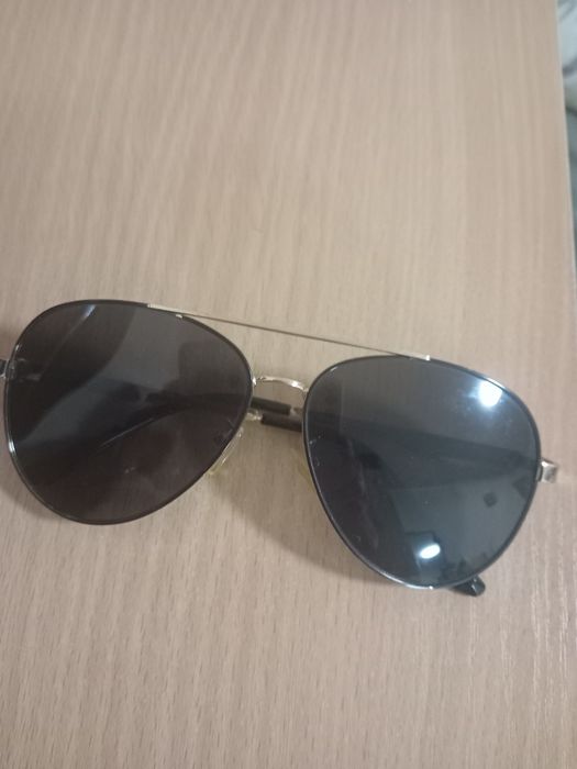 Слънчеви очила 10  €