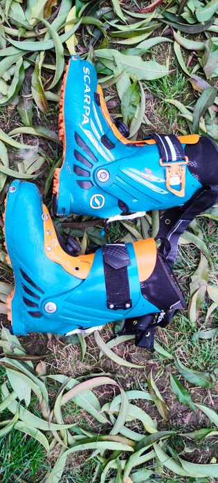 Echipament schi de tură