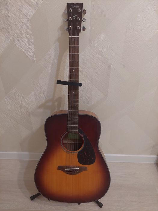 Продам гитару Yamaha FG800