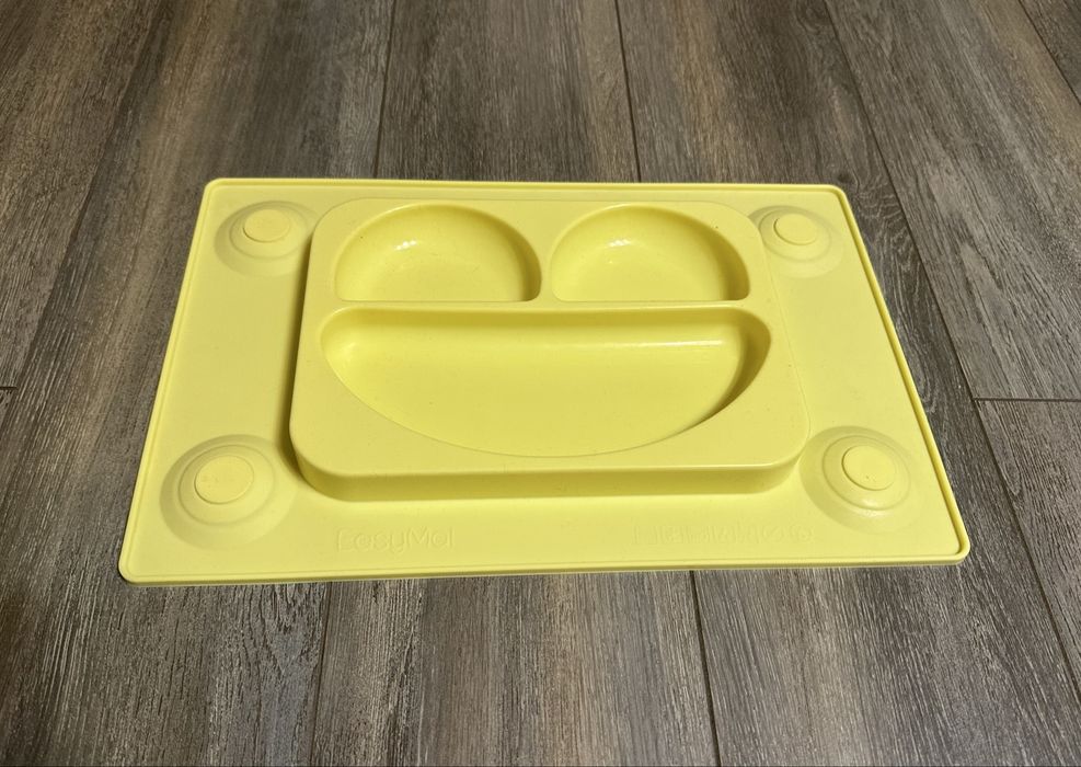 Farfurie Tavă silicon cu ventuze pentru bebe, 3 sectiuni, EasyMat